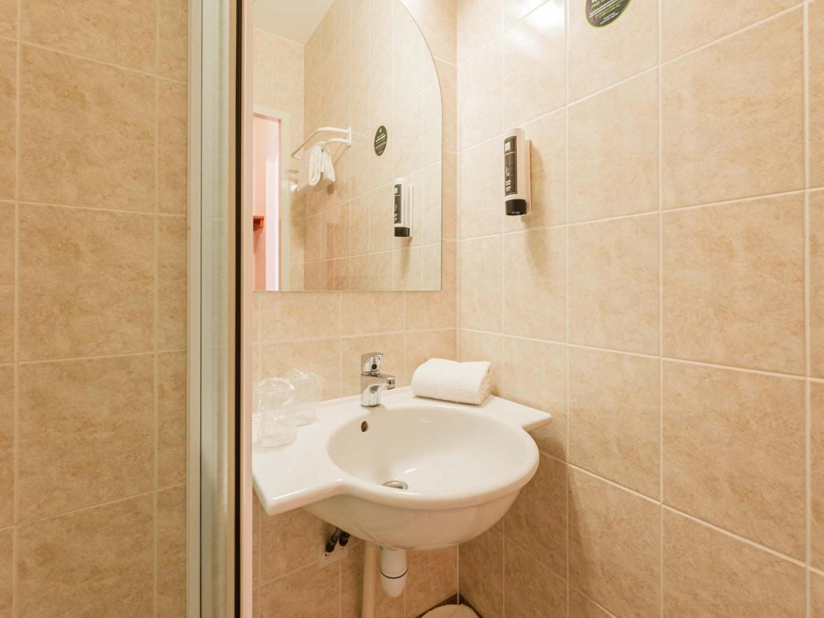 B&B Hotel Strasbourg Aeroport Holtzheim Buitenkant foto