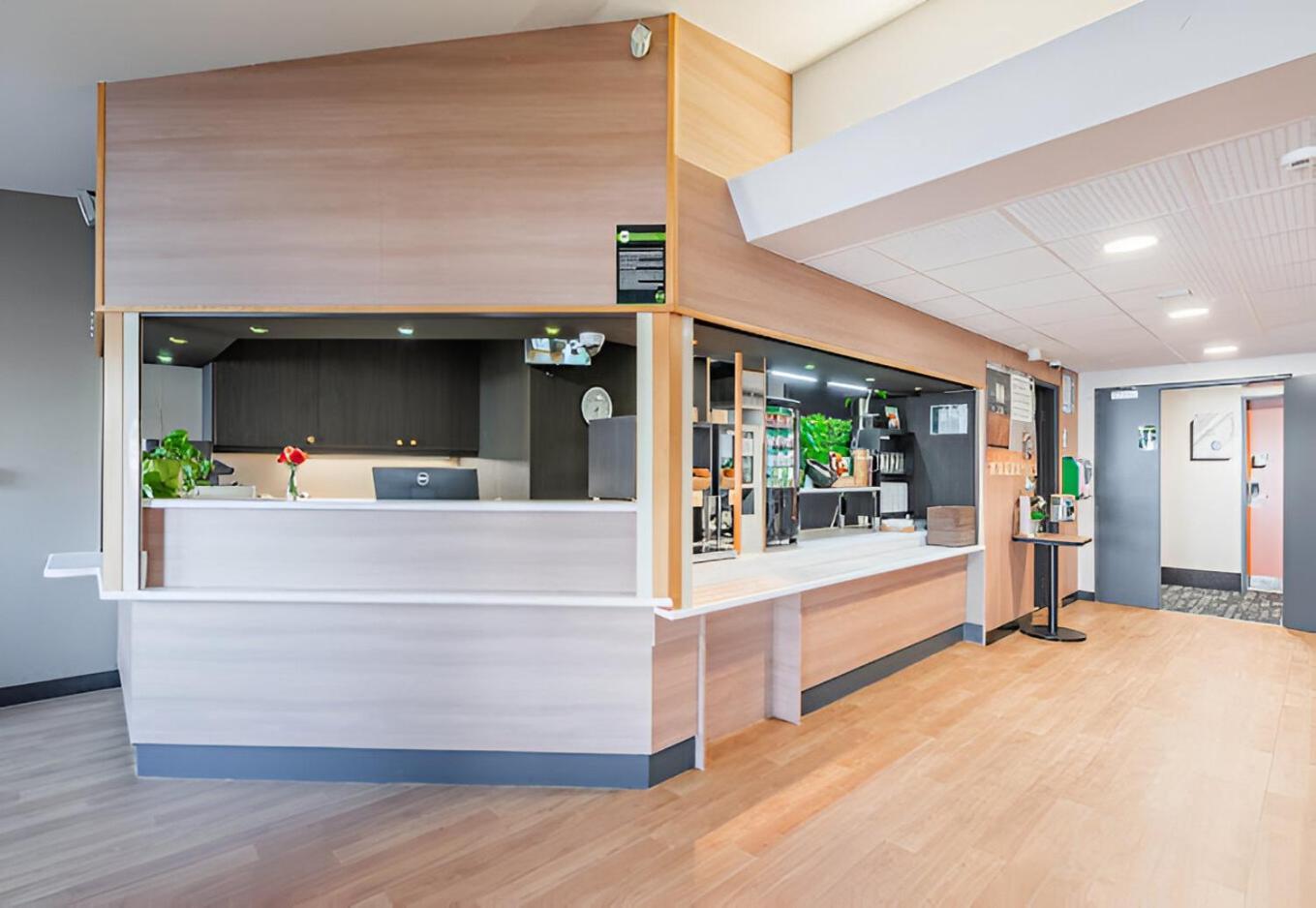 B&B Hotel Strasbourg Aeroport Holtzheim Buitenkant foto