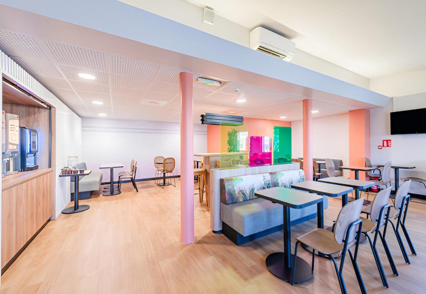 B&B Hotel Strasbourg Aeroport Holtzheim Buitenkant foto