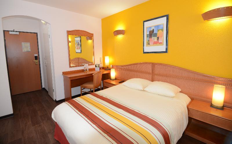 B&B Hotel Strasbourg Aeroport Holtzheim Buitenkant foto