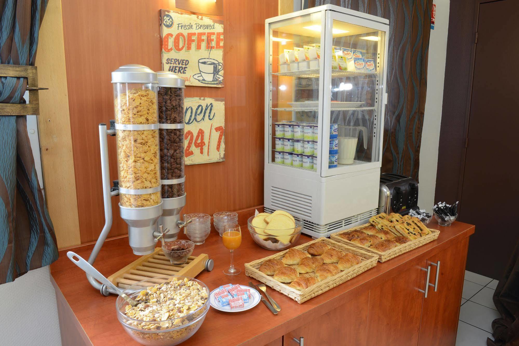 B&B Hotel Strasbourg Aeroport Holtzheim Buitenkant foto